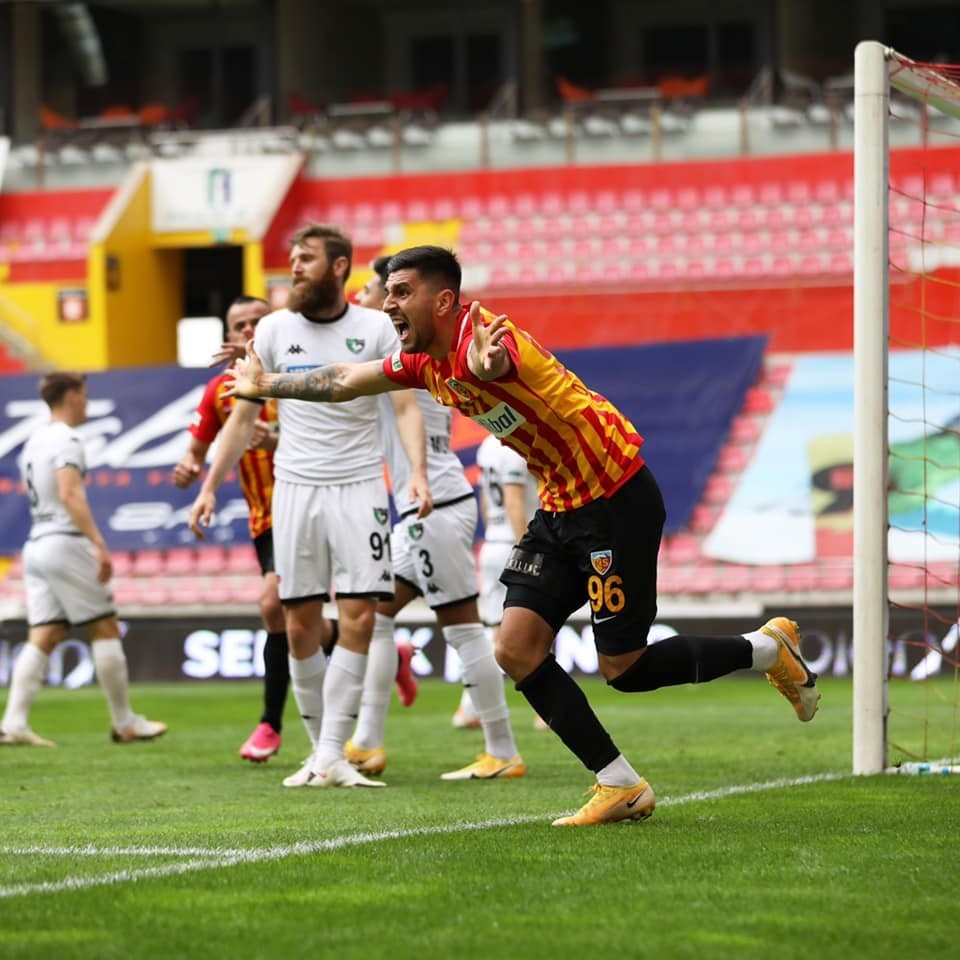 96 Daniel Avramovski -91 Fabiano Leismann