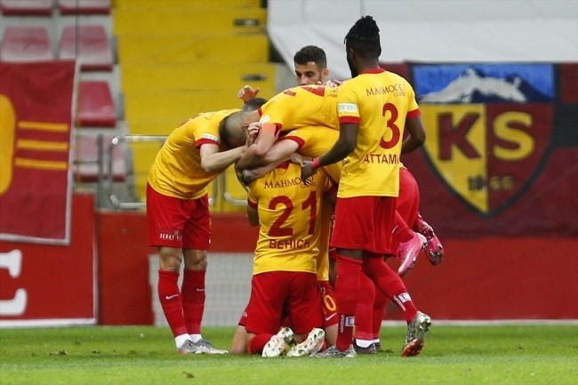 #10 Pedro Henrique #23 İlhan Parlak #3 Attamah #21 Aziz Behiç