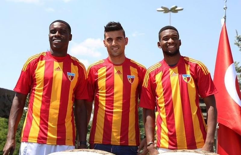 Kayserispor'da Yeni Transferden Mabiala, Abdülaziz Demircan ve Samba Sow İmzalarını Attı.