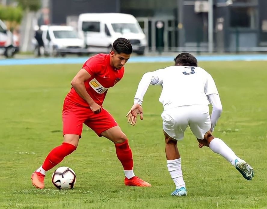 Kayserispor Altyapıdan Yunus Emre Kılınç ve Emin Can Uysal Sözleşme İmzaladı