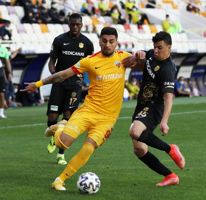 #17 Hadebe #96 Daniel Avramovski #45Karim Hafes