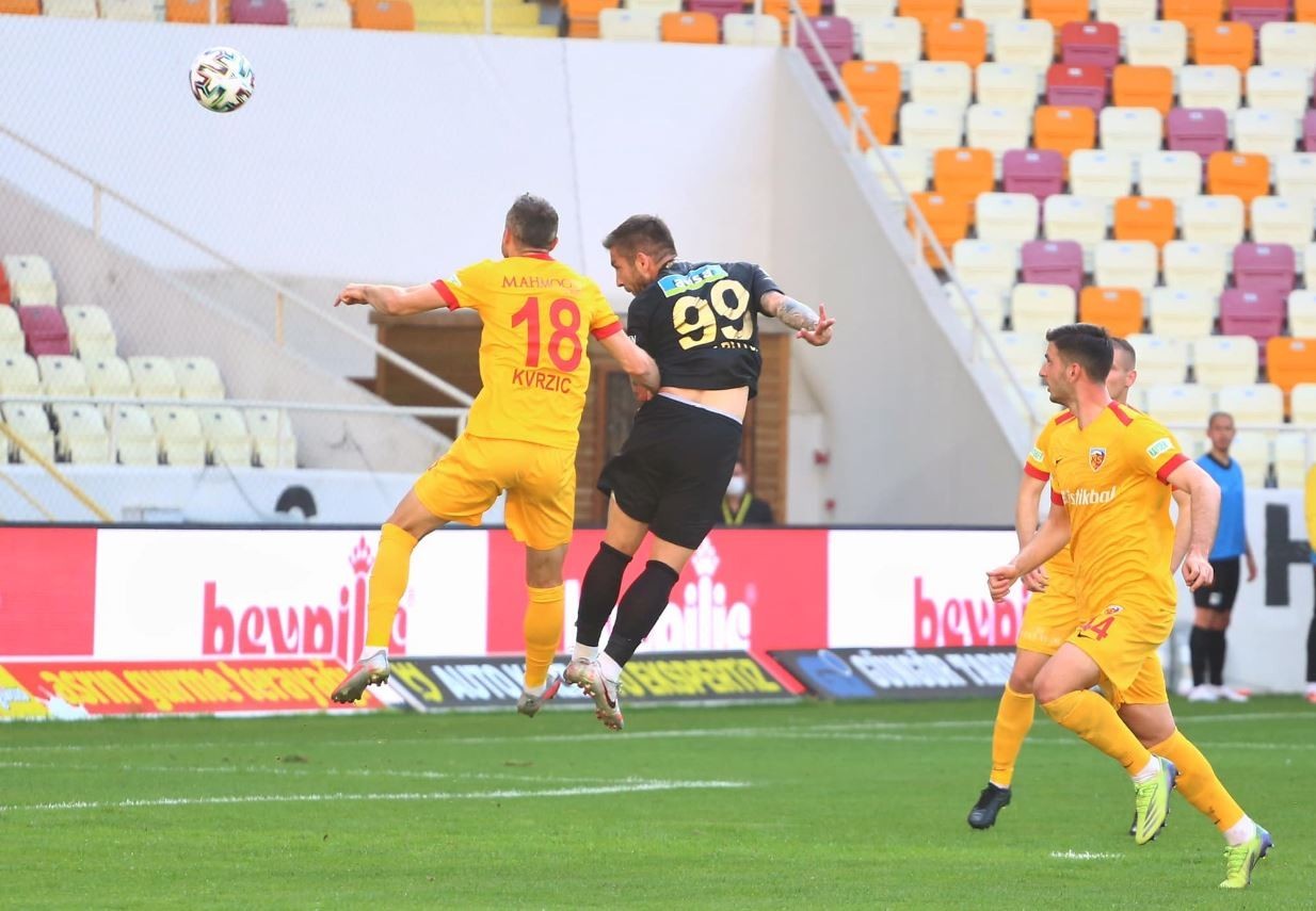 #18 Zoran Kvrzic #99Adem Büyük #44 Daniel Sabovic