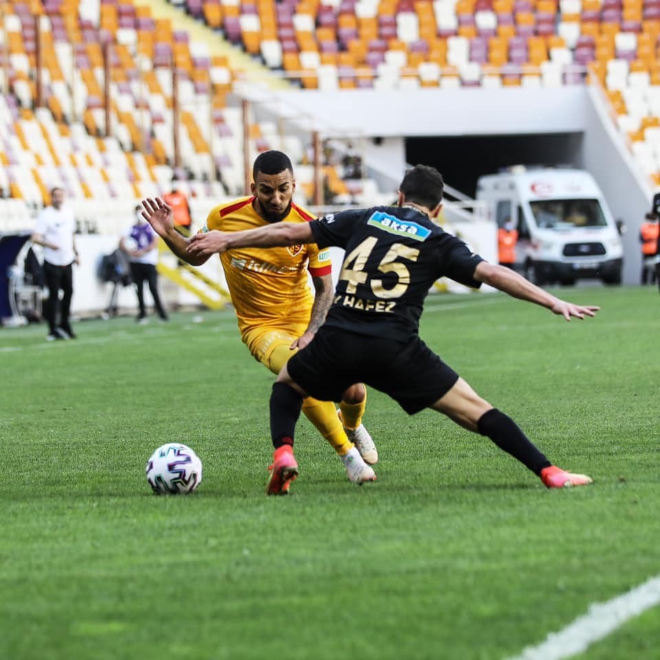 #25 Aaron Lennon #45 Karim Hafes