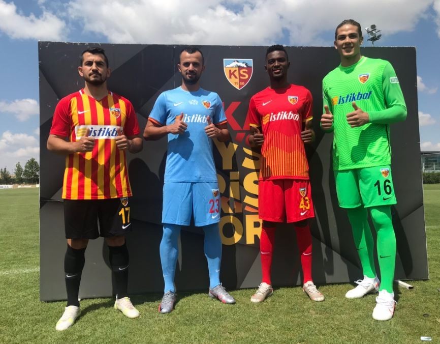 Kayserispor'un 2021-2022 Sezonu Formaların Hangisini Beğendiniz mi?
