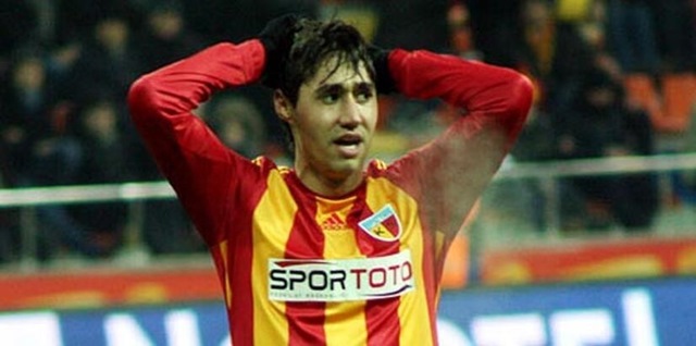 Furkan Özçal'ın Kaval Kemiği Kırıldı