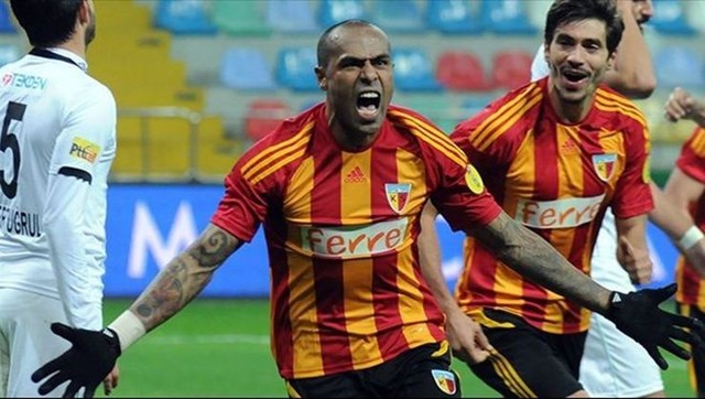 Nobre ve Bobo Karşıyaka ile Görüşüyor.