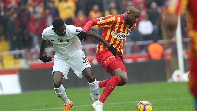 Kana Bıyık ve Traore Sakatlandı.