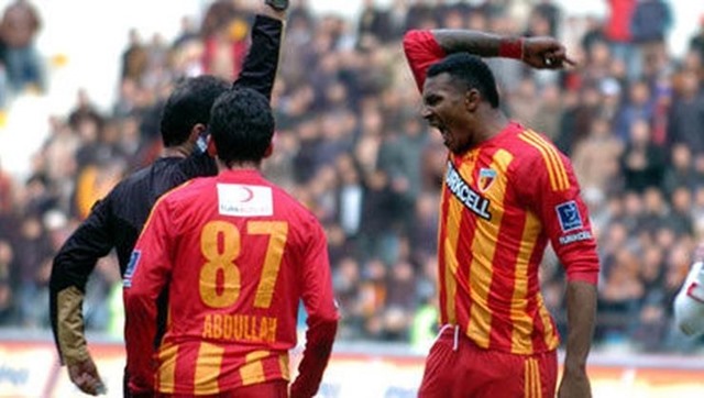 Aziza Makukula Sarı Kart Cezalısı Durumuna Düştü. Manisa Maçında Yok