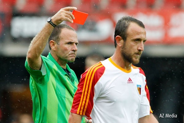 İlhan Eker Kırmızı Kart Gördü