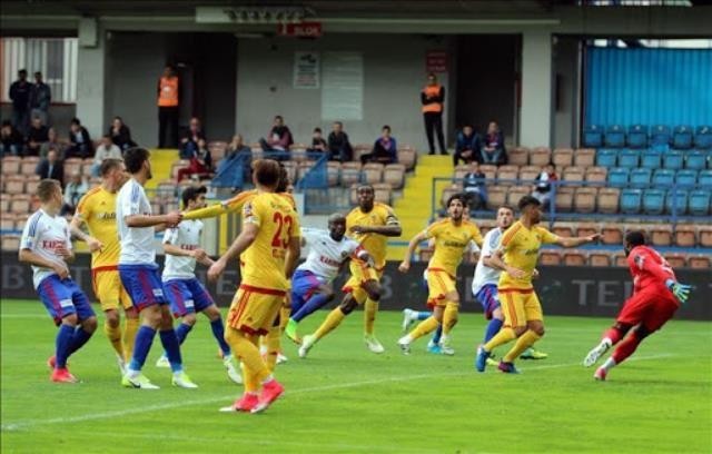 2016-2017 Süper Lig: Karabükspor 2-2 Kayserispor Maçının Foto Galerisi