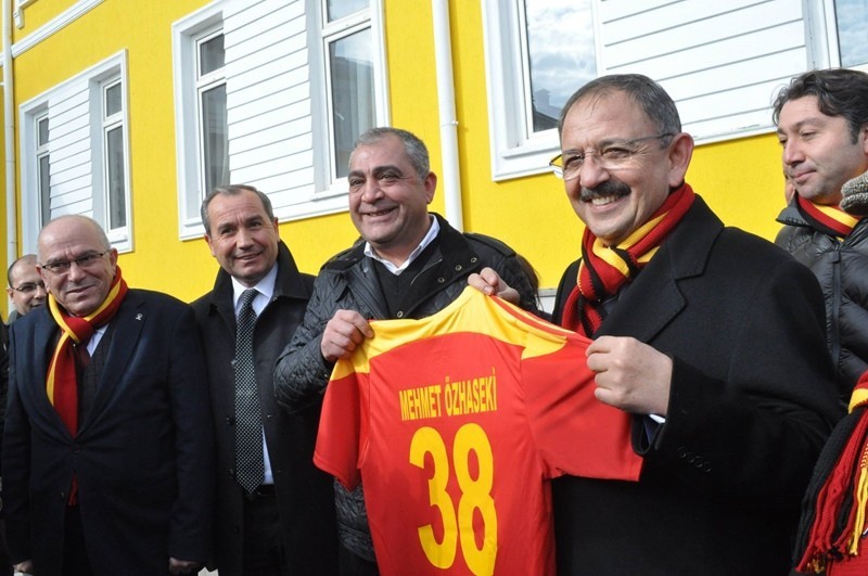 Bakan Mehmet Özhaseki Kayserispor Tesislerini Ziyaret Etti