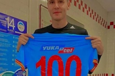 Kaleci Silviu Lung Kayserispor forması ile 100.Resmi Maçına Çıktı.