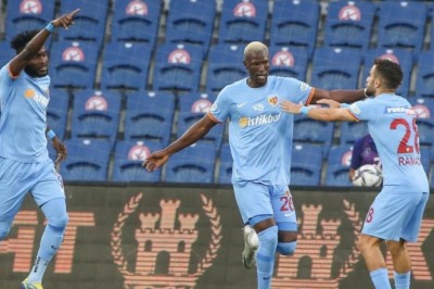 Kayserispor'lu Mame Thiam Baba, İlk Maçında Golünü Attı.