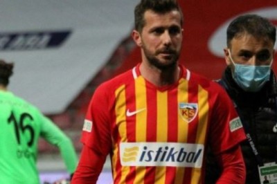 Kayserispor'da Uğur Demirok'un Covid-19 Testi Pozitif Çıktı