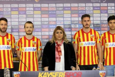 Kayserispor Yeni Transferlerine İmza Töreni Düzenledi.