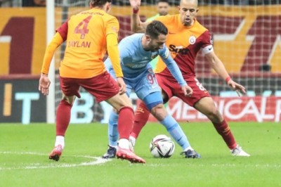2021-2022 Süper Lig: Galatasaray 1-1 Kayserispor Maç Foto Galerisi.