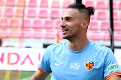 İspanyollar Kayserispor'lu Onur Bulut'un Sevilla FC ile Sözleşme İmzaladığını İddia Etti.