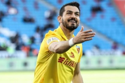 Emrah Başsan, Kayserispor'dan ayrılık kararı verdi.