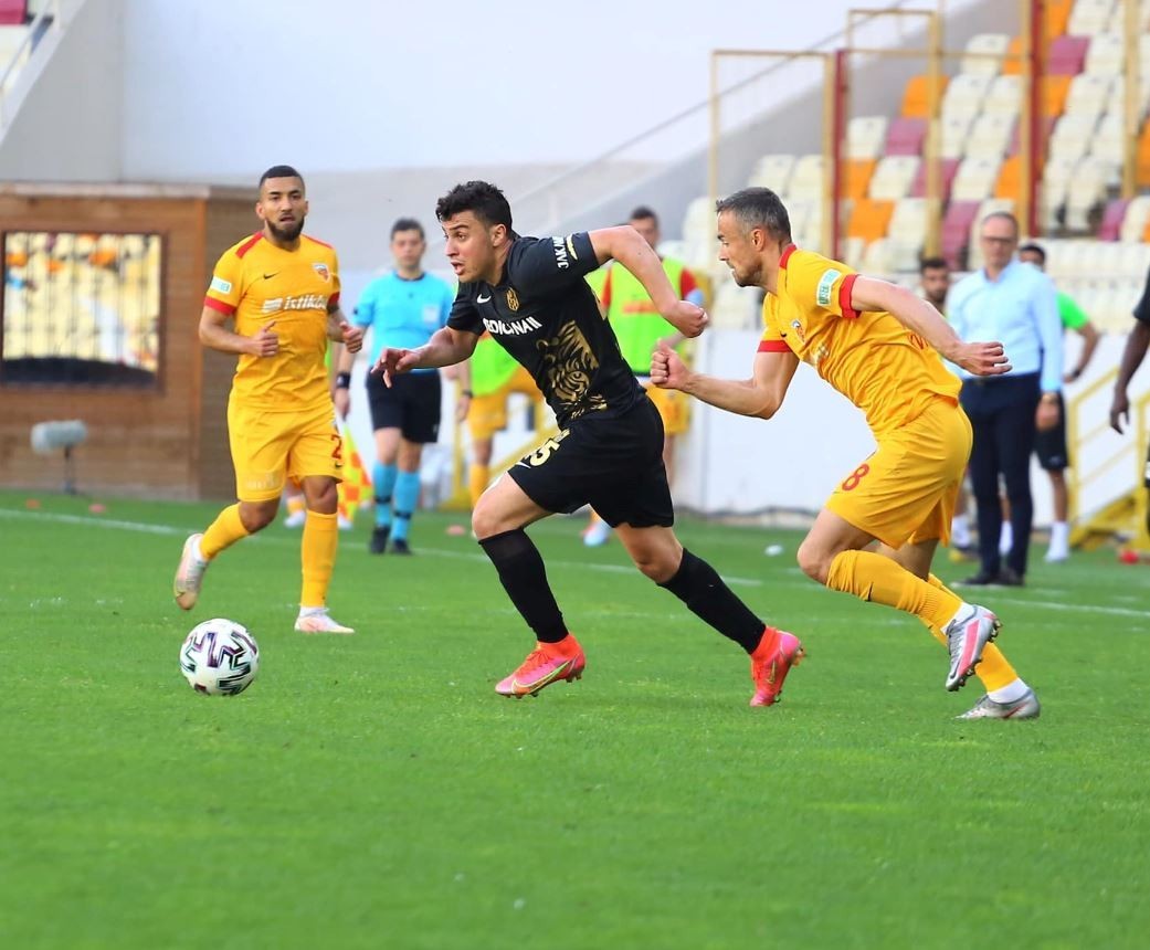 #25 Aaron Lennon #45 Karim Hafes #18 Zoran Kvrzic