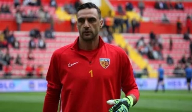 Kayserispor Hakan Arıkan ile Sözleşmesini Karşılıklı Fesh Etti.