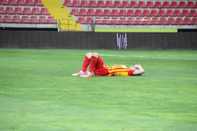 Hayat Futbola Benzer-Şiir Baki Evkaralı