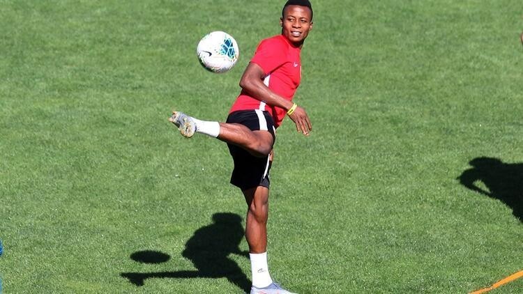 Kayserispor, Anthony Uzodimma ile Anlaştı.