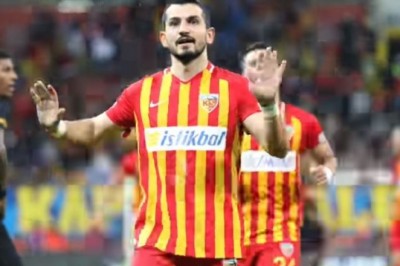 Emrah Başsan'ın Galatasaray'a Attığı Golün Sevinci