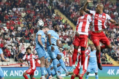 2021-2022 Süper Lig: Antalyaspor-Kayserispor 1-1 Maçın Foto Galerisi