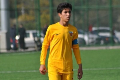 Kayserispor, Mehmet Eray Özbek ile +4 Yıl Daha Sözleşme Uzattı.