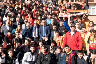Kayserispor'lu Futbolcular Lise Öğrencileri ile Buluştular.