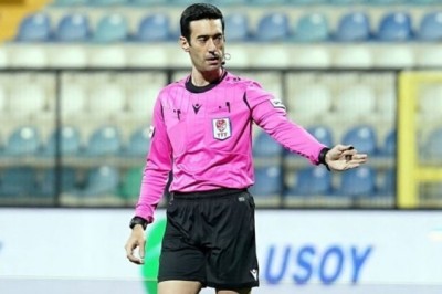 Sivasspor-Kayserispor Maçını Burak Pakkan Yönetecek.