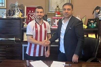 Emrah Başsan Sivasspor ile Resmen Anlaştı.