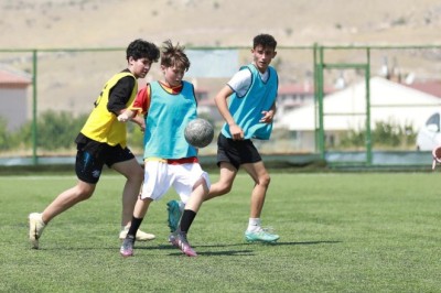 Kayserispor Altyapısı için U14 ve U15 Takım Seçmeleri Yapıldı.