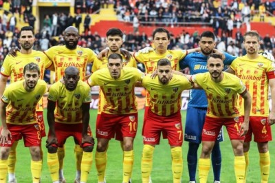 2023-2024 Süper Lig: Kayserispor 1-2 Trabzonspor Maç Foto Galerisi.